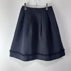 TO BE CHIC サイズ40 M 裾フリル　タックフレアスカート ネイビーのサムネイル