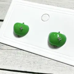 【新品】半分青りんごポストピアス/イヤリング