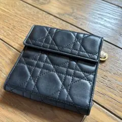 早い者勝ちdiorブラック キルティング 三つ折り財布 Dior ブラック 二つ折り財布 キルティング - メルカリ