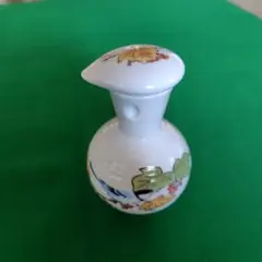陶器製 醤油さし 白色 葉のデザイン