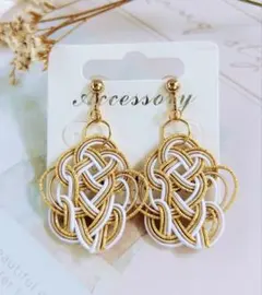 ハンドメイド　水引葉結びのイヤリング金