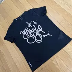 PUMA ブラック Tシャツ グラフィックプリント