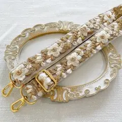 人気柄再販☆スマホショルダーストラップ／インド刺繍／ハンドメイド／ライトパープル