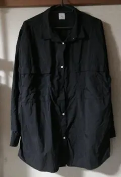 earthy ブラック オーバーサイズ長袖シャツ