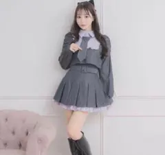 pium ネクタイ付きプリーツセットアップ グレー - メルカリ