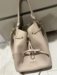 FURLA ベージュ バケツバッグのサムネイル