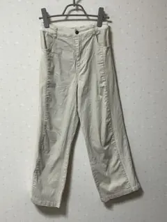 クリーム色 ストレートデニム パンツ