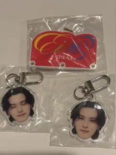 JO1 川西拓実 顔面アクリルキーホルダー2個　ぶら下げアクリルキーホルダーのサムネイル