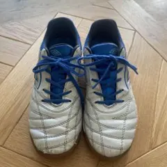 Umbro サッカーシューズ屋内用　ホワイト/ブルー　21cm