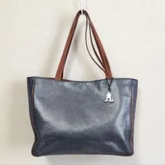 デニム風 メタリック トートバッグ ロゴチャーム付き ハンドバッグ