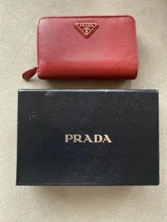 PRADA プラダ サフィアーノレザー　折り財布　フォーコレッド　赤　ロゴ金具 PRADA プラダ サフィアーノレザー 折り財布 フォーコレッド 赤 ロゴ