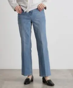 センタープレス入りソフトフレアーデニムパンツ