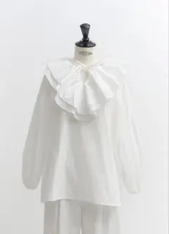 2025年最新】yori ブラウス フリルの人気アイテム - メルカリ