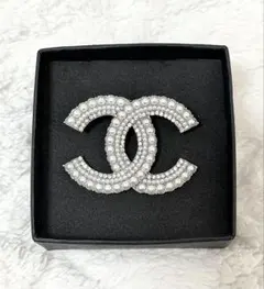 CCロゴ ダブルCロゴ ブローチ　パール　シルバー　コサージュ