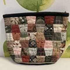 【新品未使用　手作り】パッチワークキルティングポーチ　横約19㌢　高さ約15㌢