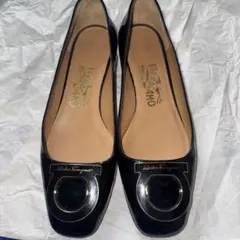 Ferragamo 黒 エナメル オープントゥ フラットパンプス サイズ6