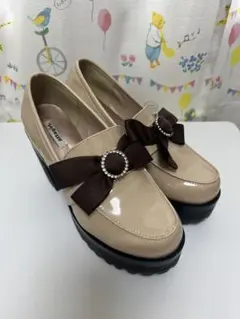 ベージュ 厚底ローファー リボン付き