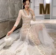 白レースドレス