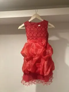 赤いフラワー刺繍ドレス