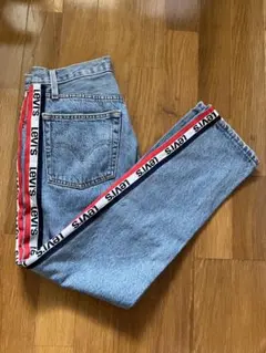 レディース　リーバイス　デニム　ジーンズ　ジーパン