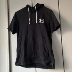 アンダーアーマー、ブラック半袖パーカー