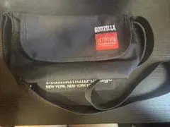 マンハッタンポーテージ ショルダーバッグ ゴジラコラボ 黒