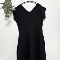 新品未使用✨ロングワンピース Vネック フレンチスリーブ 黒 お出かけ デートのサムネイル