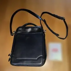 DAKS ショルダーバッグ ブラック レザー　収納たっぷりのサムネイル
