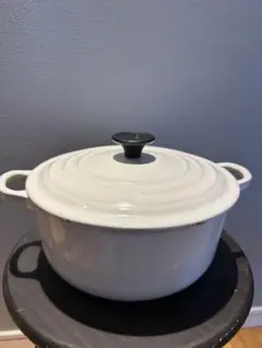 Le Creuset マルミット　ホワイト 両手鍋 18cm USED LE CREUSET マルミット ホーロー鍋 ホワイト 両手鍋 18cm - メルカリ