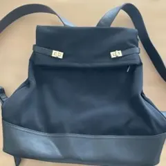 イアパピヨネear リュック　黒いナイロンとレザーのバックパック