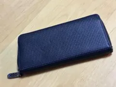 Neu interesse　ブラック　レッド　長財布