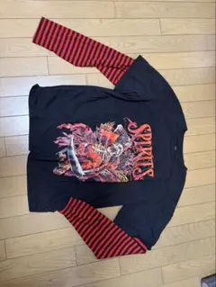 スカルと花のグラフィック長袖Tシャツ