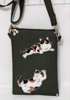 ハンドメイド・スマホポシェット・開け口ファスナー・猫柄・三毛猫Time・カーキ