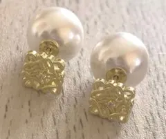 ロゴピアス パール