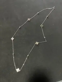 クローバーモチーフ　ロングネックレス