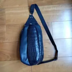 三京商会 クロコダイル型押し（一部クロコダイル） ボディバッグ ネイビー