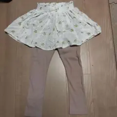 花柄ホワイトスカートとベージュレギンスセット