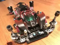 ミニ四駆 2台・自作フレキ、 右と中はFRP・右3ミリカーボンスラダン