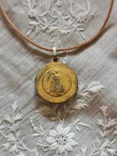 アンティーク ノートルダム盛装の聖母子メダイチャーム ネックレス レッドストーン