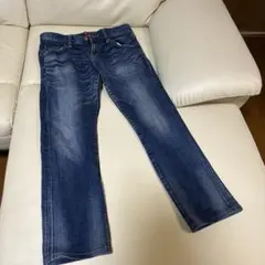 ユニクロジーンズ　ダメージ加工