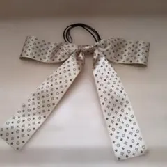 リボンヘアゴム アイボリー色 ロゴ入り