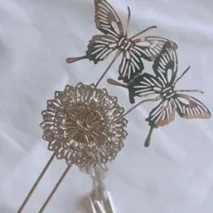 蝶 花 髪飾り　着物　和服　洋服　シルバー　ヘア 結婚式　初詣　成人式