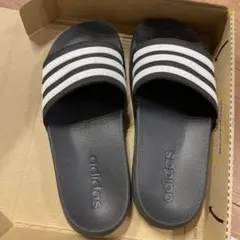 adidas シャワーサンダル　ブラック