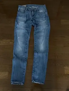 ライトブルー ストレートデニム ダメージ加工