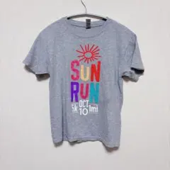 Gildan ショート丈グレー SUN RUN Tシャツ 【S】のサムネイル