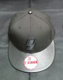 ニューエラ9FIFTYツバレザー切り替えスナップバックキャップ