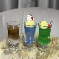 ミニチュアフード　ミニチュア喫茶店　クリームソーダ　カフェラテ