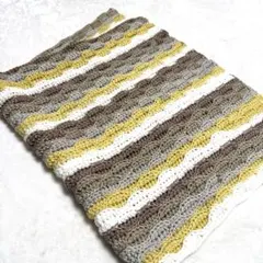 ハンドメイドブランケット　マルチカバー　ひざ掛け　手編みブランケット