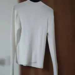 Te chichi ホワイトリブ長袖トップス　袖パール