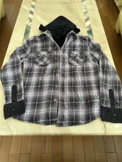 フード付きチェックシャツ グレーと黒